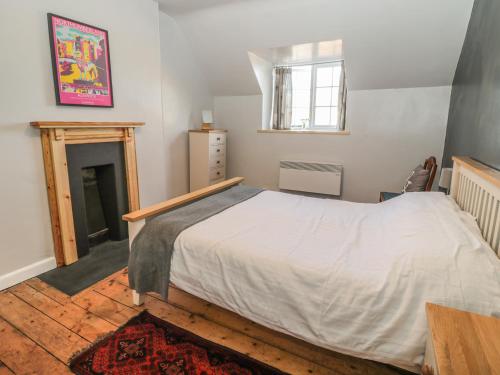Uma cama ou camas num quarto em Gamekeepers Cottage