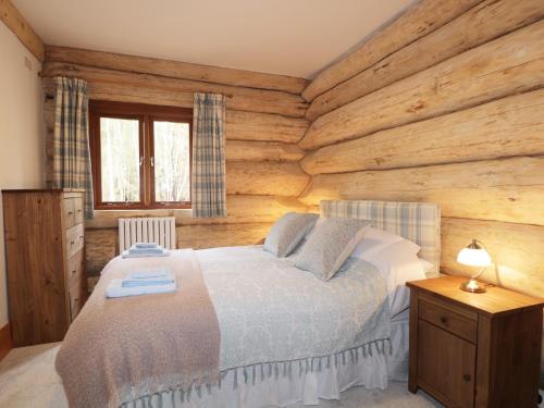 Ένα ή περισσότερα κρεβάτια σε δωμάτιο στο Moorhen Lodge