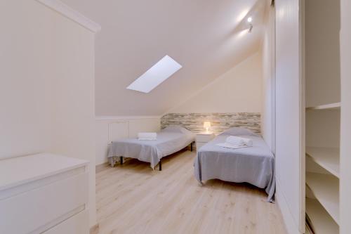 
A bed or beds in a room at Cruzeiro do Sul Apartments - Vilamoura center

