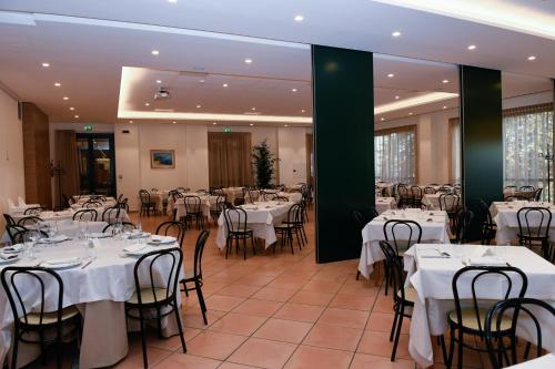 a dining room with white tables and chairs at Hotel Ristorante Da Tonino in Recanati