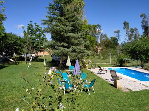 a yard with a tree and a swimming pool at Casas Cordoba in Villa Parque Siquiman