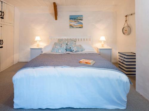 Ένα ή περισσότερα κρεβάτια σε δωμάτιο στο Fern Cottage