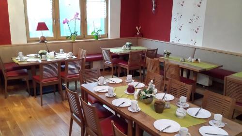a dining room with wooden tables and chairs at Gasthaus & Pension Am Rennsteig in Spechtsbrunn