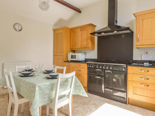 Kuchyň nebo kuchyňský kout v ubytování Ludgate Cottage