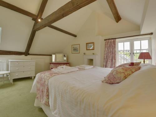 Ένα ή περισσότερα κρεβάτια σε δωμάτιο στο Abbots Manor