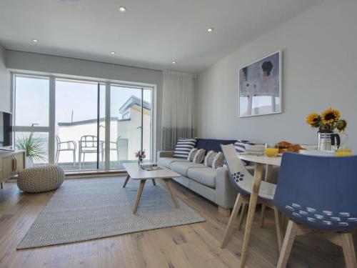 a living room with a couch and a table at Rosen in Crantock