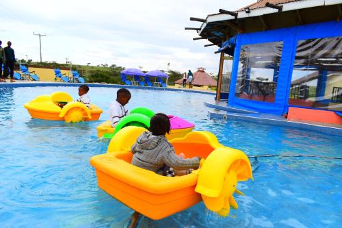 Kolam renang di atau dekat dengan Lalanasi Lodge & Tented Camp