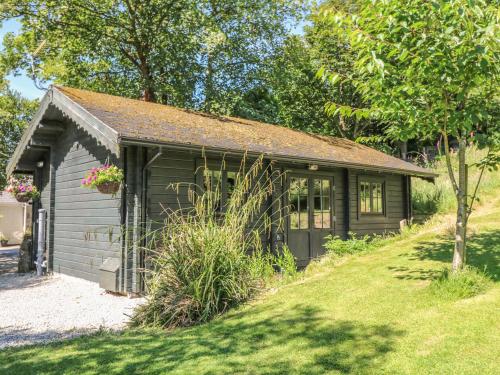 Pond Cabin – Photos 2