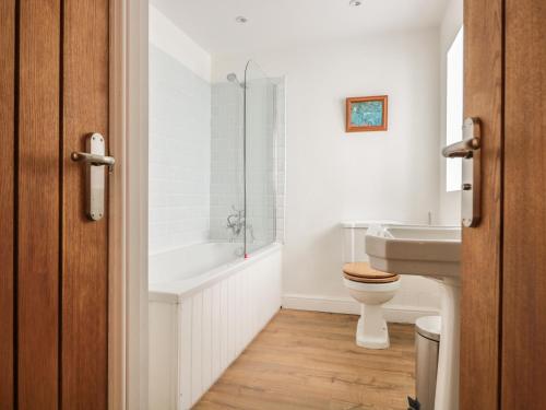 a bathroom with a tub and a toilet and a sink at Granary 1 in Hereford