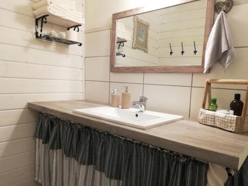 a bathroom with a sink and a mirror at Kocia Górka in Wisła