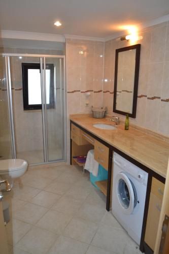 Ein Badezimmer in der Unterkunft Antalya belek private villa private pool private beach 3 bedrooms close to land of legends