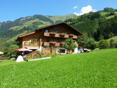 Gallery image of Appartement-Pension Fahrnberggut in Rauris