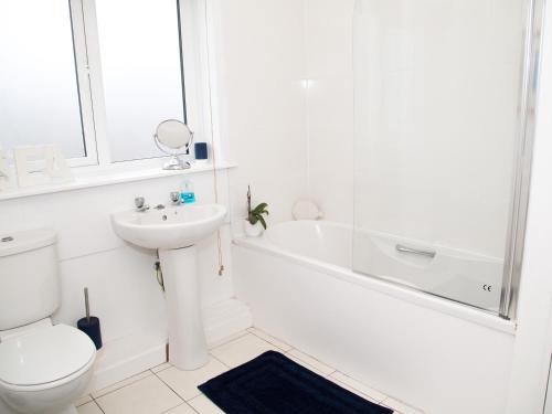 Et badeværelse på Seashell Cottage