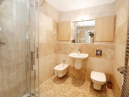 Rhinegold Bungalow tesisinde bir banyo