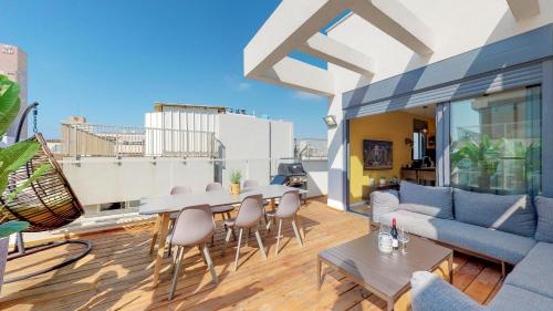 Sunny 1BR Penthouse by HolyGuest