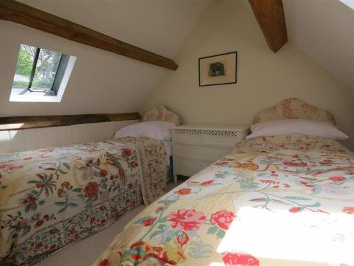 Кровать или кровати в номере Upper Mill Barn