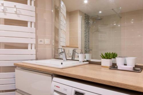 Φωτογραφία από το άλμπουμ του Appartement terrasse Stella Casino centre classé 3 étoiles σε Aix-les-Bains