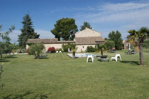 Photo de la galerie de l'établissement B&B dans Mas en pierres, à Robion