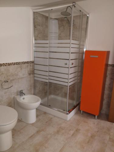 Bilik mandi di Villa Engi