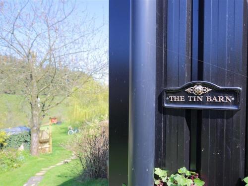 The Tin Barn – Photos 4