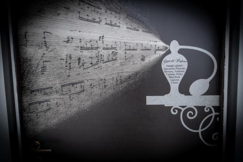 a door with a bunch of musical notes on a wall at Casa Del Profumo in Piacenza