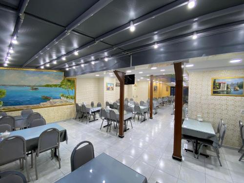 Restaurace v ubytování Grand Oral Hotel
