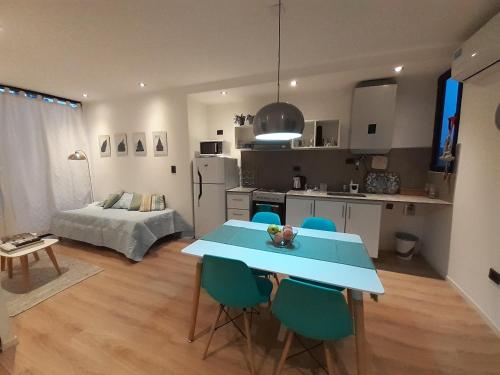 Η κουζίνα ή μικρή κουζίνα στο Cubil Gris Casa conteiner 1 dormitorio