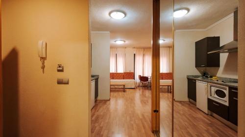Η κουζίνα ή μικρή κουζίνα στο JCH Congreso Apartamentos