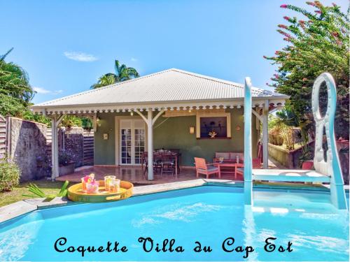 Bazén v ubytování Coquette villa du Cap Est nebo v jeho okolí