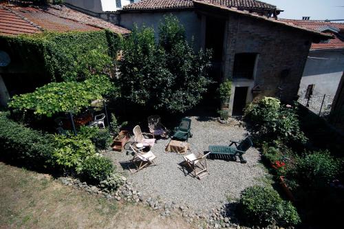 MombaruzzoにあるCasa Viscontiの庭園(椅子とテーブル付)