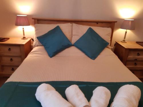 
A bed or beds in a room at Hildebrand Guest House
