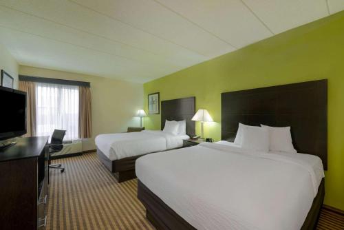 Ένα ή περισσότερα κρεβάτια σε δωμάτιο στο La Quinta by Wyndham Columbus - Grove City
