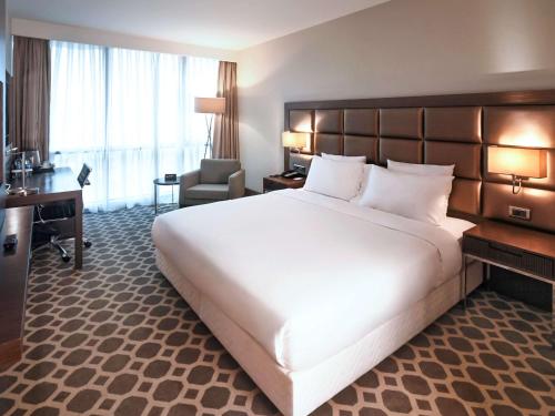 Postel nebo postele na pokoji v ubytování Mercure Istanbul West Hotel & Convention Center