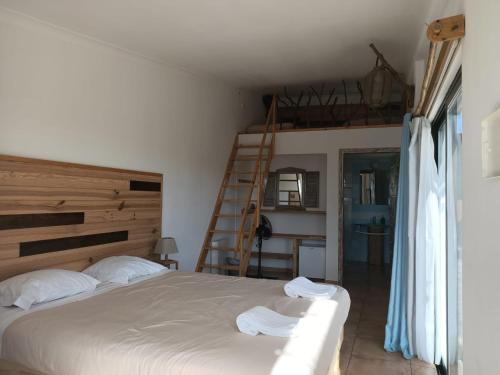 a bedroom with a bed and a window at Good Feeling Hostel & Guest House in Raposeira