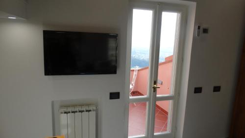 TV a/nebo společenská místnost v ubytování LUCAS LUXURY HOUSE