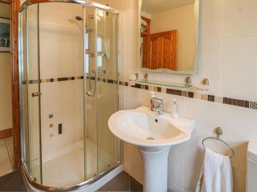 a bathroom with a sink and a shower at Starbay House in Eyeries
