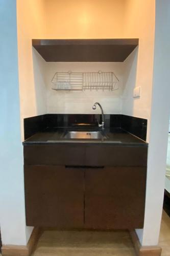 a kitchen with a sink in a room at Teddy@Thammasart in Pathum Thani