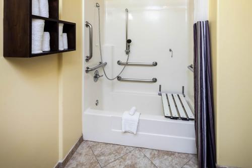 La Quinta by Wyndham Inglewood Image
