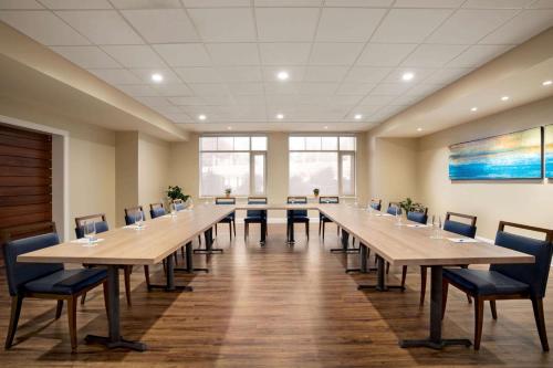 a large conference room with a long table and chairs at Wyndham Newport Hotel in Middletown