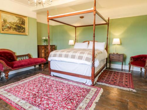 Un pat sau paturi într-o cameră la Squires Rest