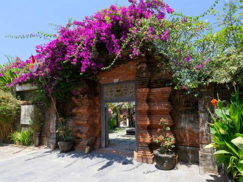 Κήπος έξω από το Majapahit Beach Villas by Nakula