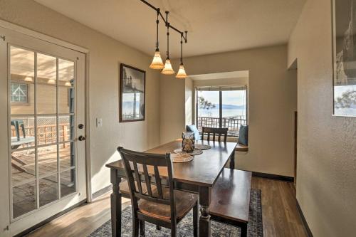 Φωτογραφία από το άλμπουμ του Lakefront Cabin with Beach Access 8 Mi to Northstar σε Tahoe Vista