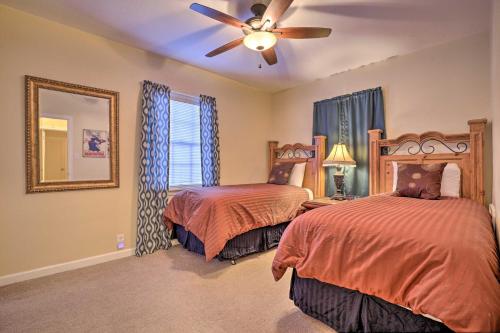 1 dormitorio con 2 camas y ventilador de techo en Downtown Cedar City House Less Than half Mi to SUU Campus!, en Cedar City