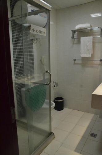 Vonios kambarys apgyvendinimo įstaigoje Soluxe Club International Hotel
