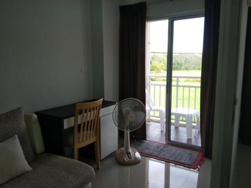 Φωτογραφία από το άλμπουμ του Grand Beach Condo by Malai σε Mae Pim