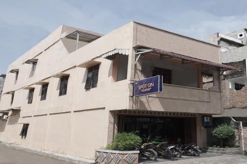 a building with motorcycles parked in front of it at SUPER OYO 2200 Hotel Gunung Sari in Rantauprapat