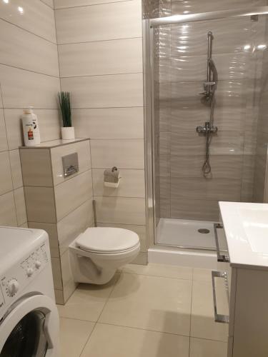 Ένα μπάνιο στο Caskada Modern Apartments 2 NOWY APARTAMENTOWIEC WINDA