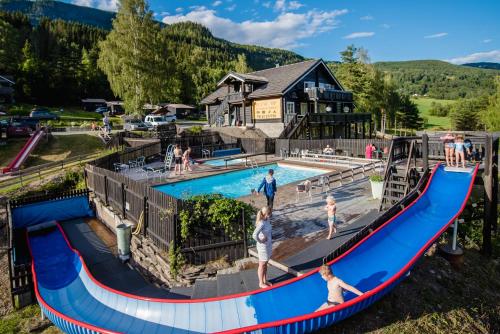 Útsýni yfir sundlaug á Topcamp Rustberg - Hafjell eða í nágrenninu