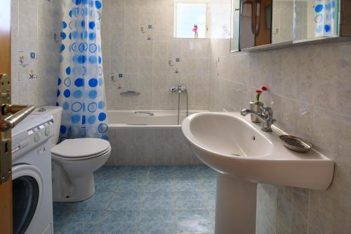 Ванная комната в Villa Kelaidis