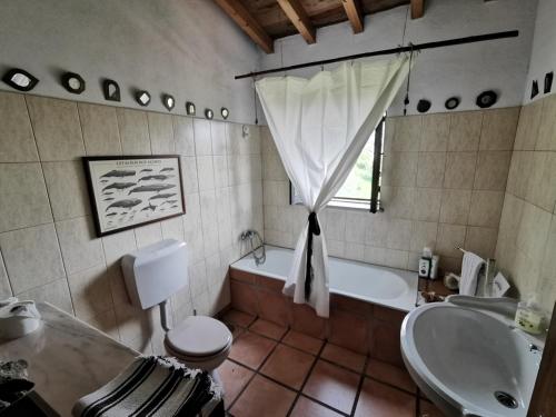 A bathroom at Hostel Argonauta